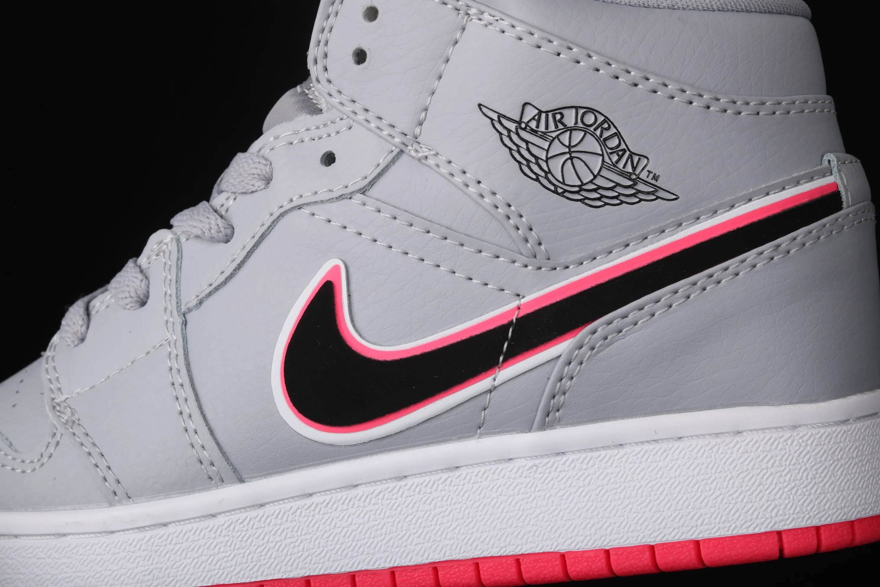 All categories Air Jordan Jordan series basketball shoes Air Jordan 1 Mid Air Jordan 1 mid AJ1 Joe 1 mid gray red 555112-060